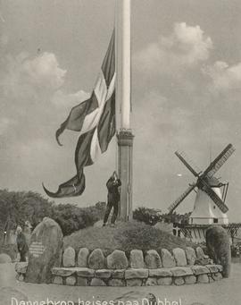1467-Dybböl (1941-2)-Dannebrog hejses