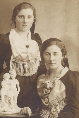 Magdalena Karlotta (1892-72) Sölvabakka-Ingibjörg (1889-70) Blönduósi Jónsdætur frá Balaskarði