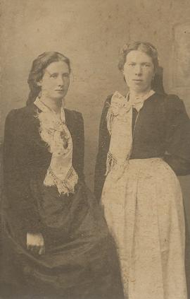 Jóhanna Gróa (1877-1960) Reykjavík og Kristín Ingunn (1875-1960) Blikastöðum Jósafatsdætur frá Ho...