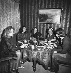 Sfilm-052e-Kaffiboð hjá Brigittu í mars 1972 (1).