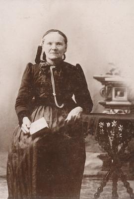 Madama Elísabet Sigurðardóttir Knudsen (1836-1913) Ytri-Ey
