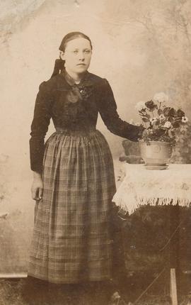 269-Jónína Guðrún Ásmundsdóttir (1886) Hlaðhamri frá Mýrum í Hrútafirði