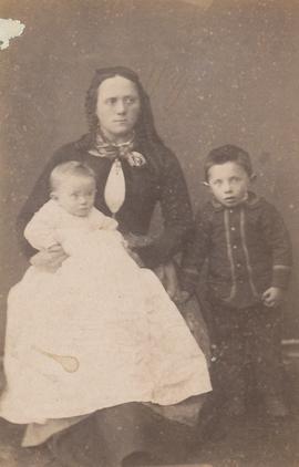 Anna Einarsdóttir (1850-1910) Jón Pálmi (1888-62) og Karl (1884-50) Gunnfríðarstöðum