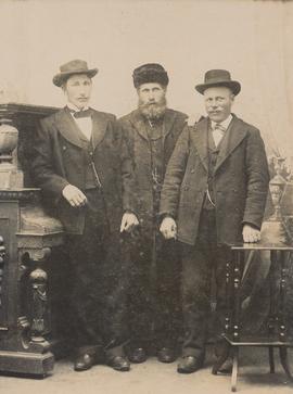 Jóhannes Jóhannesson (1865) frá Vatnsenda, Björn Friðriksson (1878-46) Vatnsenda og Guðjón Helgas...