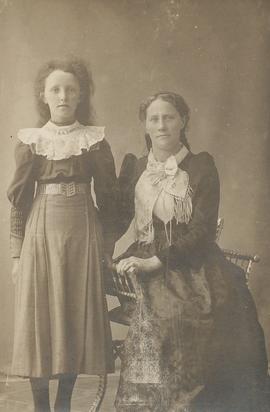Sigurlaug Margrét Jónasdóttir (1898-1985) og Björg Björnsdóttir (1862-1934) Bandagerði í Ef