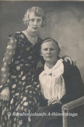 Lára Marinósdóttir Hafstein (1906-1969) og Þórunn Eyjólfsdóttir (1877-1961) Hólmavík og Ísafirði