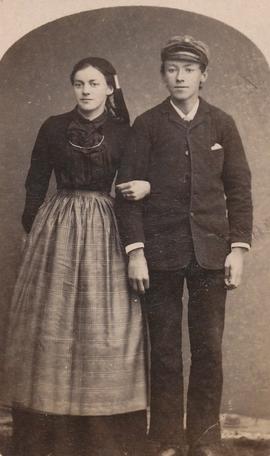 Soffía Guðrún Jónsdóttir (1873-60) Hvammst og Rvk og Ólafur Jónsson (1874-49) gjaldk hjá Kveldúlf...