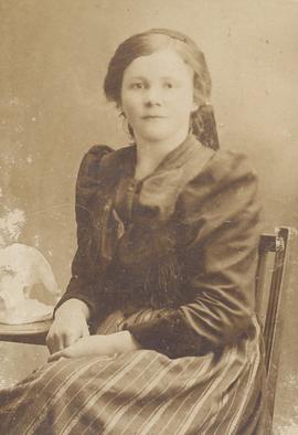 Pálína Bergsdóttir (1902-1985) Skrók, Mánaskál 1910