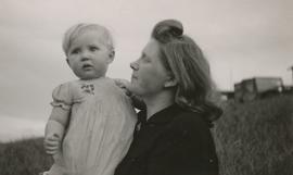 Guðrún Björnsdóttir (1947) og Ólöf Guðmundsdóttir (1918-2002)