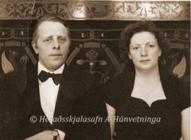 Hjálmar Húnfjörð Eyþórsson (1917) og Kristín Helgadóttir (1921) Lágafelli Blönduósi.png