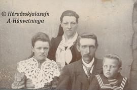 Pétur Björn Jóhannesson (1877), Sigurlaug Jónsdóttir (1877-1937), Ólafía Steinunn (1898) og Jóhan...
