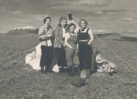 1425-við Herðubreið um 1960