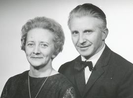 3637-Helga Guðmundsdóttir (1921-2010)-Helgi B Helgason (1914-2005) lyfsali-Blönduósi