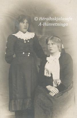 Sigurlaug (1897-1978) Kárdalstungu og Þórdís (1892-1944) hjúkrunarkona Winnipeg Jónasdætur