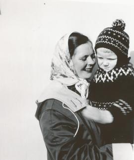 6593a-Ingibjörg Pálsdóttir (1927-2004) Ólafshúsi og ók barn
