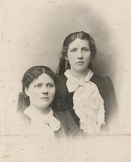 Jakobína (1877-1948) Hnausum og Jóhanna (1879-1957) kennari Rvk Þorsteinsdætur frá Grund í Svínadal