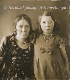 Soffía Stefánsdóttir (1895-1958) Sauðárkróki og Ásta Emilía Friðriksdóttir (1926-2018)