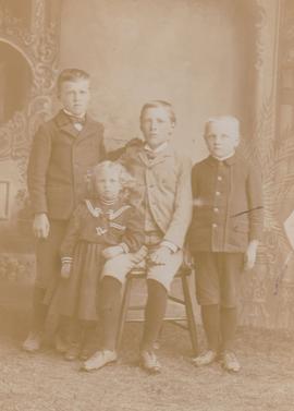 Viktor, Hekla, Archibald og Frank Gillies
