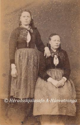 Margrét (1865-1895) Stóru-Giljá og Guðrún (1866-1926) Borðeyri, Gísladætur frá Húnsstöðum