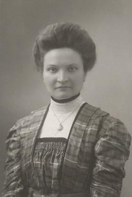 Sigríður (Sigrid) Halldóra Guðmundsdóttir Elefsen (1900-1982) kennari Krossi