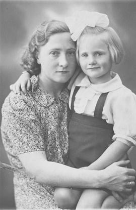 Guðrún Guðlaugsdóttir (1913-1998) og Guðrún Kristín Sigurmarsdóttir (1936)