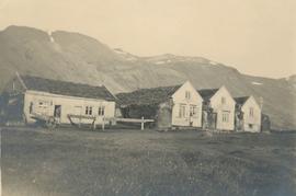 Hnausar í Þingi (Föðurtún bls 208). Brann til kaldrakola 1942