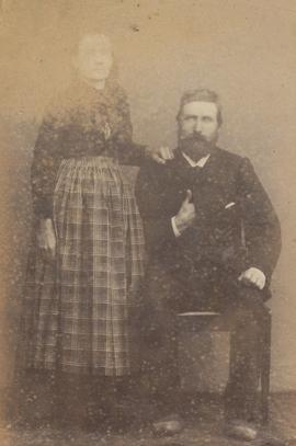 Guðrún Einarsdóttir (1848-1921) og Guðmundur Þorkelsson (1846-1919) Refstöðum og Miðgili